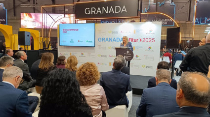 La alcaldesa de Granada, Marifrán Carazo, interviene en la presentación en Fitur de los premios Bib Gourmand 2025 de Guía Michelín