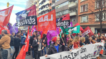 Manifestación de profesores en Bilbao en la primera jornada de huelga de la eduacion pública