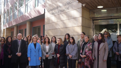 Minuto de silencio en la consejería de Política Social