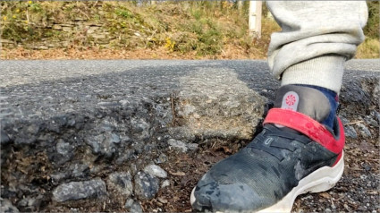 Baches en los que cabe hasta el tobillo de un niño