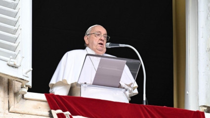 El Papa Francisco durante el rezo del Ángelus