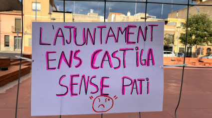 Carteles en el patio del colegio Concepción Arenal de Vila-real