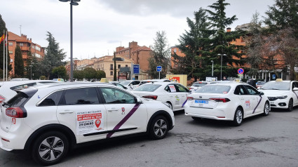 Concentración de taxistas en Ávila