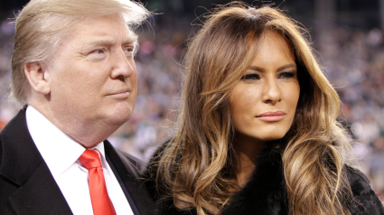 Melania Trump posando junto a Donald Trump