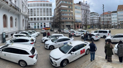 La movilización de los taxistas finalizó en la plaza de Armas de Ferrol