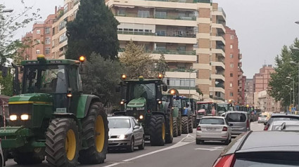 Paso de tractores por la ciudad de Huesca