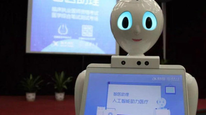 El robot médico creado por la empresa china iFlytek