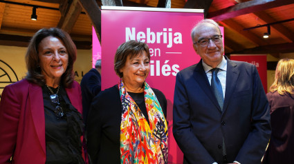 Pilar Alcover, Mariví Monteserín y José Muñiz durante la presentación este miércoles