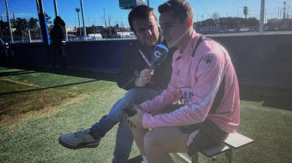 Pol Lozano, jugador del Espanyol, junto a Quique Iglesias, en Esports COPE