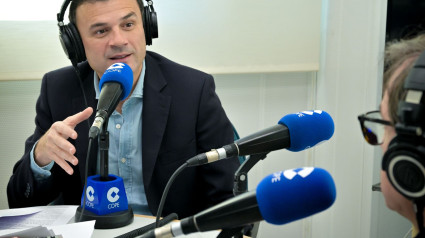 El alcalde de Cádiz, Bruno García, en los estudios de la Cadena COPE