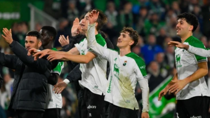 El Racing celebra la victoria ante el Málaga en El Sardinero