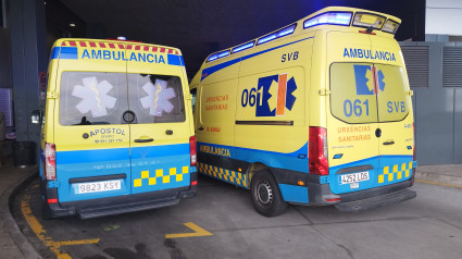 Ambulancias en el servicio de Urgencias del CHUAC