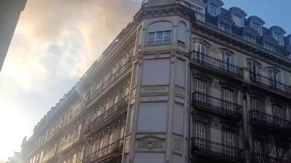 El incendio se ha originado en el cuarto piso de la calle San Marcial 8