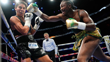 Claressa Shields durante un combate contra Maricela Cornejo.