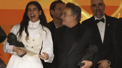 Los actores Eduard Fernández y Carolina Yuste tras conocer el Goya ex aequo a ´Mejor película´ por ´El 47´ y ´La Infiltrada´