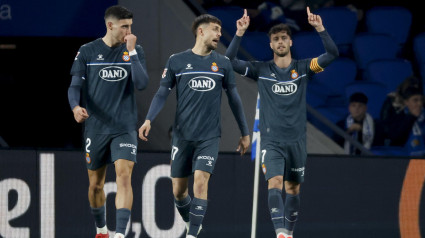 Puado celebra el gol del Espanyol a la Real Sociedad