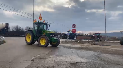 Decenas de tractores colapsan las carreteras de Soria en defensa del futuro del campo