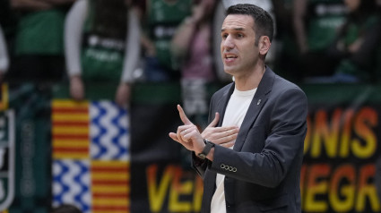 El entrenador del Joventut Dani Miret durante un partido de liga Endesa.