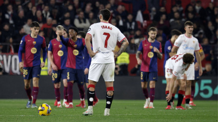 Spanish La Liga EA Sports soccer match Sevilla vs FC Barcelona at Ramon Sanchez Pizjuan Stadium in Sevilla, Spain 09 February 2025IsaacJORNADA LIGA 23 LIGA EA SPORTSESTADIO SANCHEZ PIZJUAN900/Cordon Press