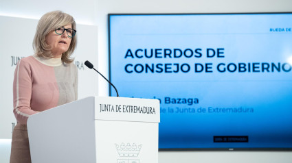 La portavoz de la Junta de Extremadura, Victoria Bazaga, en rueda de prensa