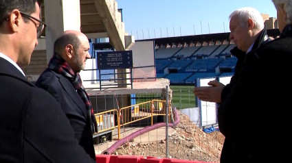 El presidente de la Real Federación Española de Fútbol, Rafael Luzán, visita las obras de la Nueva Romareda.