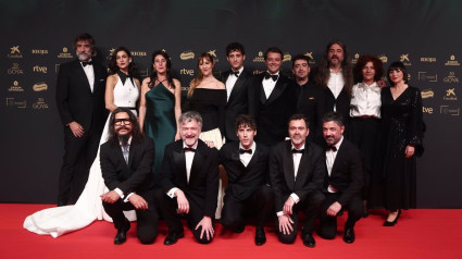 El equipo de 'Segundo Premio' posa en la alfombra roja de la 39ª edición de los Premios Goya, en el Palacio de Exposiciones y Congresos de Granada,