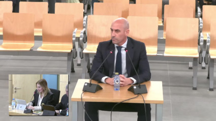 Así ha explicado Luis Rubiales ante el juez el beso a Jenni Hermoso tras la final del Mundial: "Le pregunté 'puedo darte un besito' y me dijo 'vale'"