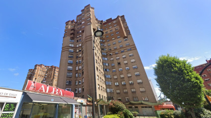 Torres de La Estrella, en Gijón, desde la avenida de Galicia