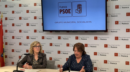 Silvia Salazar y Rosa Gerbás en la presentación de la moción