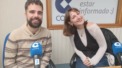 Fran Sequeiro y Camila en los estudios de COPE Ferrol