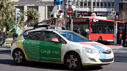 Cóche de Google Maps Street View en las calles de Valencia