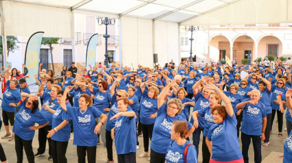 Mayores hacen gimnasia en Lorca en una actividad municipal