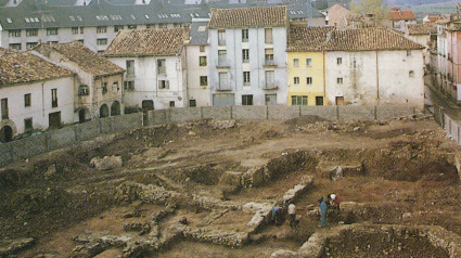 Trabajos de arqueología en la calle Mayor