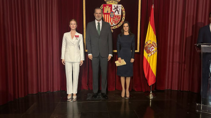 Representaciones de la princesa Leonor, el Rey Felipe VI y la reina Letizia