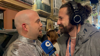 El tango del coro de Barbate al desahucio evitado por el Cádiz CFEscucha la emotiva letra de La fábrica de chocolate recordando la acción social del club amarillo cuando ayudó a una familia del barrio de El Pópulo La previa con Carlitos Pérez