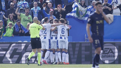 Los jugadores del Leganés celebran el golde Raba