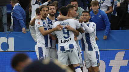 Los jugadores de Leganés celebran el gol del empate frente al Alavés