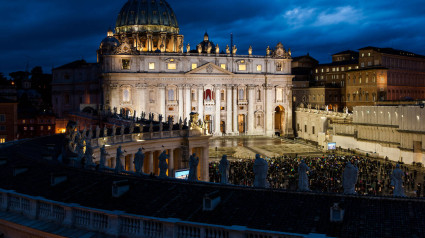 Imagen del Vaticano de noche