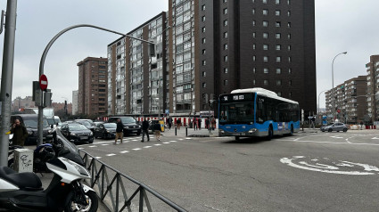 Autobús 14 a su paso por Conde de Casal