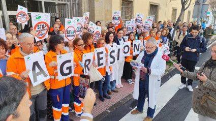 Manifestación en Plasencia por los médicos agredidos