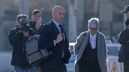 El expresidente de la Real Federación Española de Fútbol (RFEF) Luis Rubiales, a su llegada a una nueva jornada del juicio contra Rubiales, en la Audiencia Nacional de San Fernando de Henares, a 14 de febrero de 2025, en San Fernando de Henares, Madrid