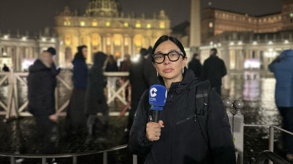 La codirectora de Mediodía COPE relata desde Roma cómo es el sentir de los fieles que están pendientes de la salud del Pontífice