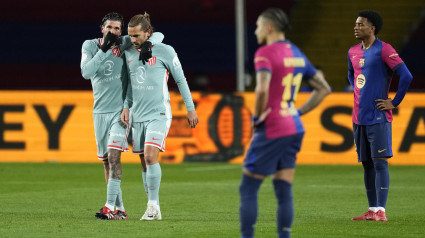 El Atlético de Madrid celebra el 0-2 de Griezmann al Barcelona