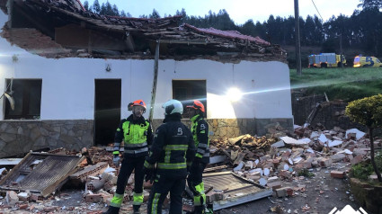 Vivienda siniestrada en Budores, Gozón