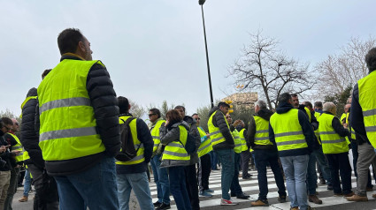 Imagen de los agricultores y ganaderos a las puertas de La Aljafería.