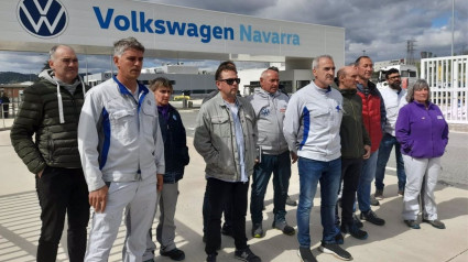 Alfredo Morales repasa la historia de VW Navarra con JJ Iso y Fermín Astrain.