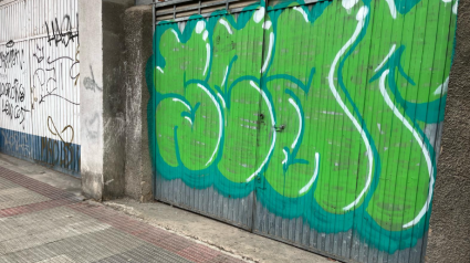 Los vecinos de Logroño se hartan: "Los grafitis son una gamberrada y una chapuza"