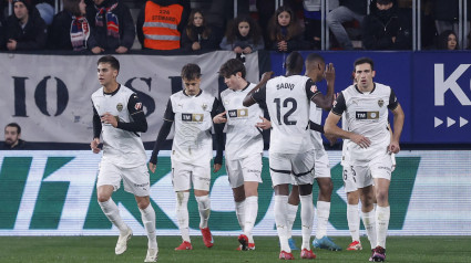 El Valencia celebra el gol de Diego López a Osasuna