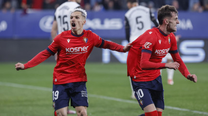 Osasuna celebra el gol de Aimar Oroz al Valencia