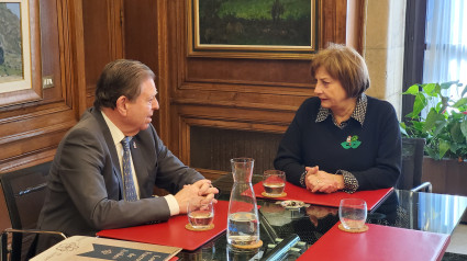 Alfredo Canteli y Mariví Monteserín reunidos este lunes en el Ayuntamiento de Avilés